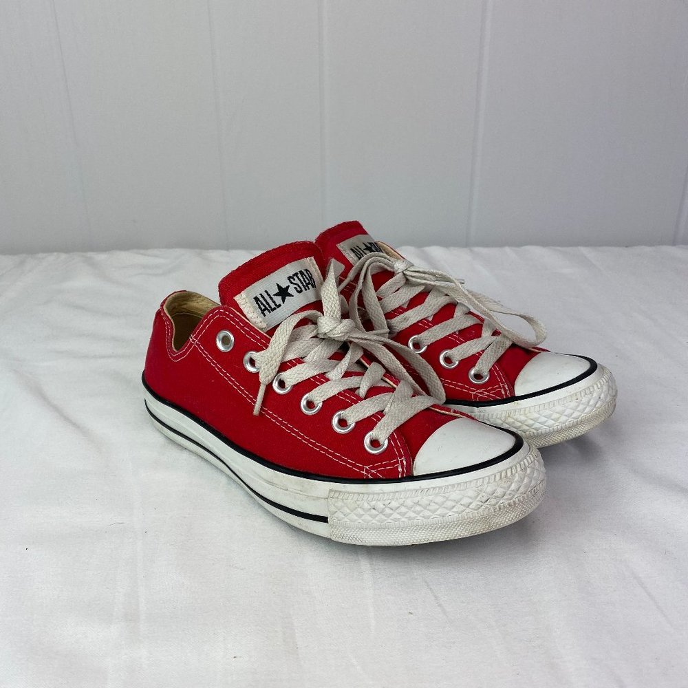 🔵Converse | Size 6.5 Red Low Top Sneaker